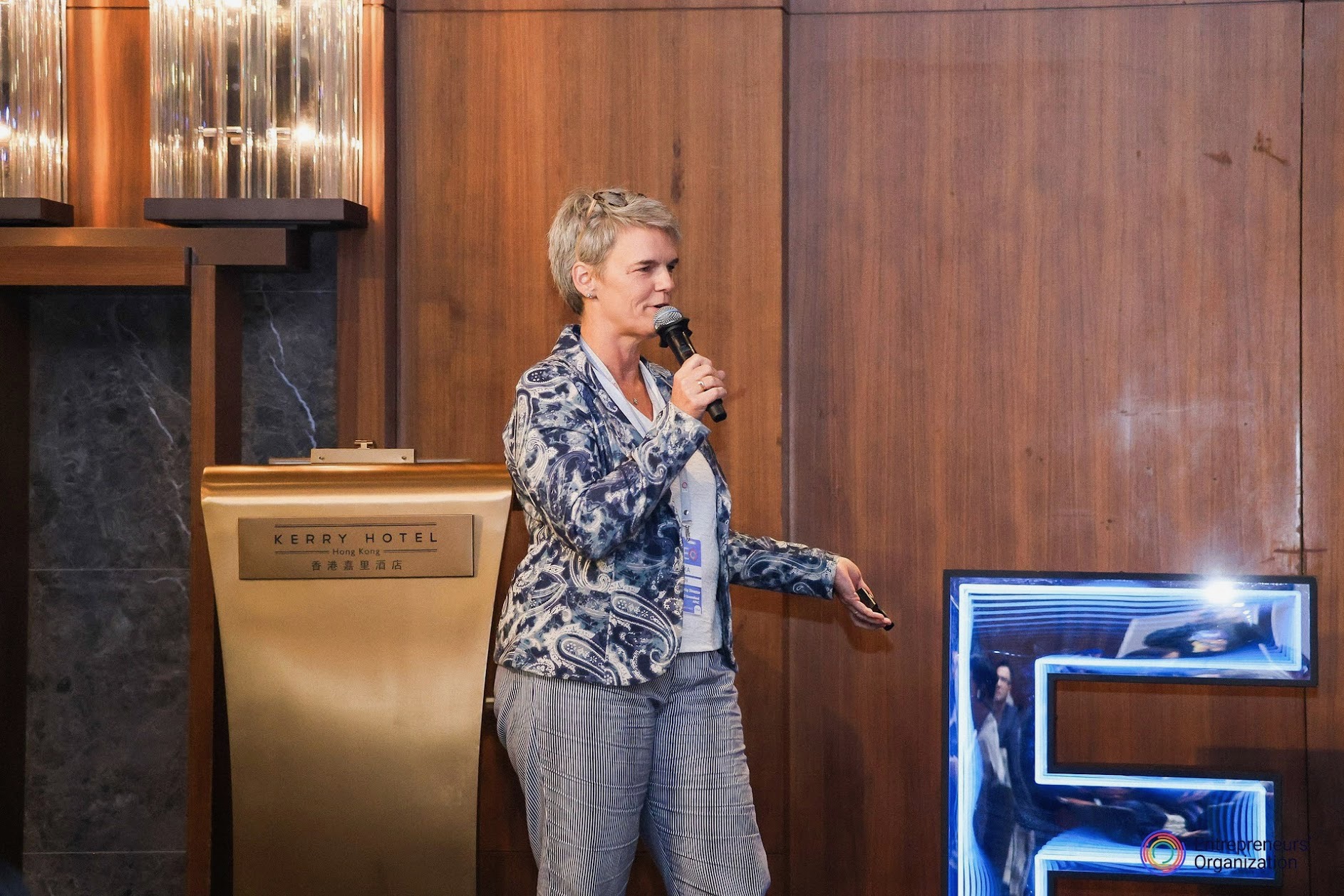 Ivanka Menken presenting at a conference in Greece